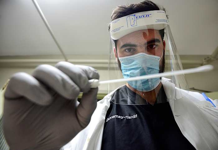 Chiefs OL Laurent Duvernay-Tardif on the front lines of COVID-19 pandemic